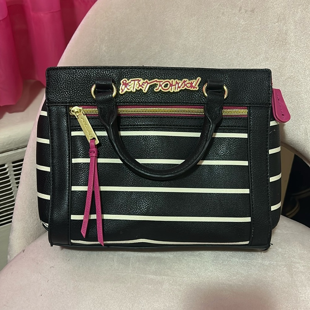 BETSEY JOHNSON CROSS BODY